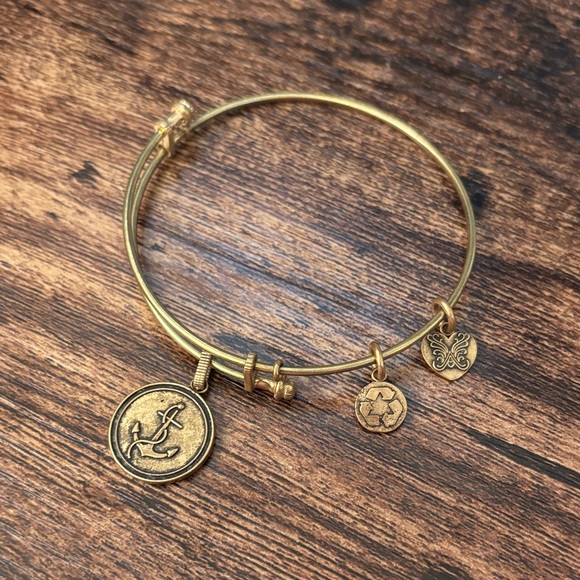 Angelica Collection Antique Yellow Finish Brass Anchor Expandable Bangle - Picture 1 of 4